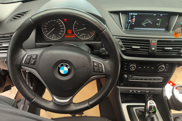 宝马X1 2014款 sDrive18i 领先型中控内饰12