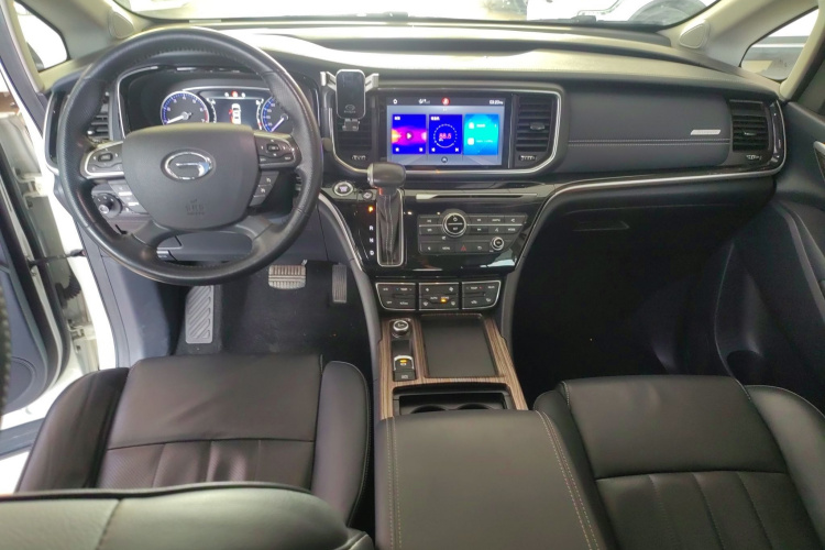 广汽传祺 传祺M8 2020款 390T 尊享版中控内饰7003