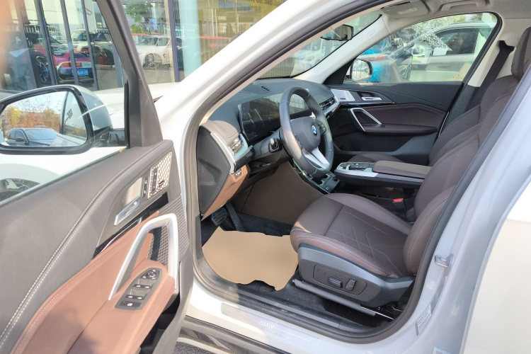 宝马X1 2024款 sDrive25Li X设计套装中控内饰20