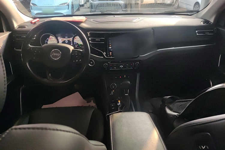 Jeep 大指挥官 2020款 2.0T 四驱夜鹰版中控内饰12
