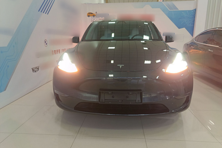 特斯拉 Model Y 2024款 长续航全轮驱动版车身外观2