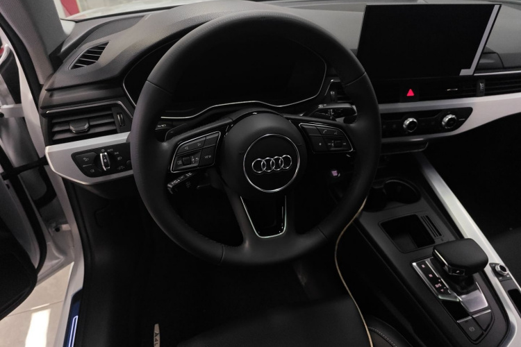 奥迪A4L 2024款 40 TFSI 时尚动感型中控内饰13