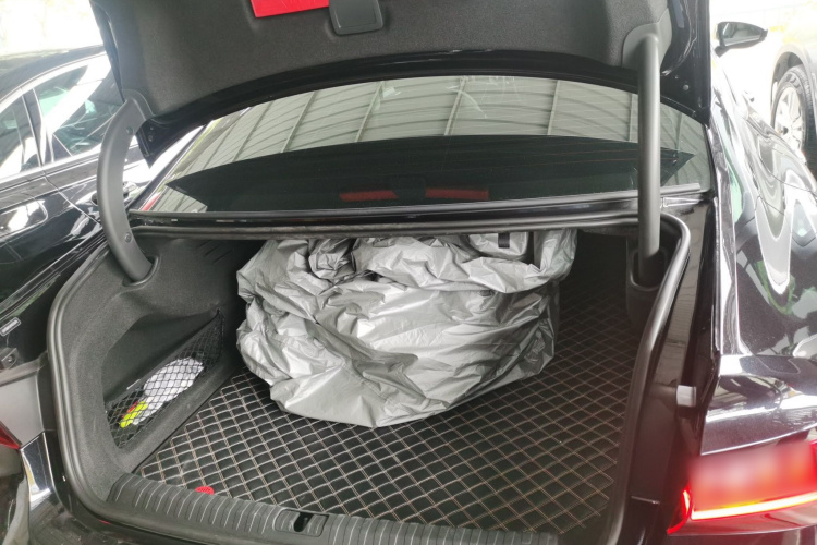 奥迪A7L 2022款 45 TFSI quattro S-line 见远型流晶套装局部细节23