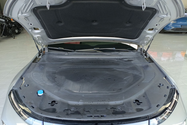 小鹏P7 2023款 P7i 702 Pro机舱底盘24