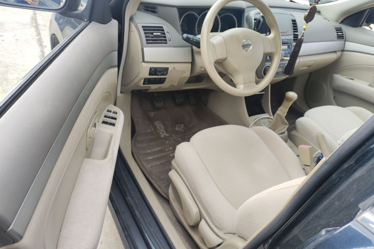 日产 轩逸 2012款 经典 1.6XE 手动舒适版中控内饰20