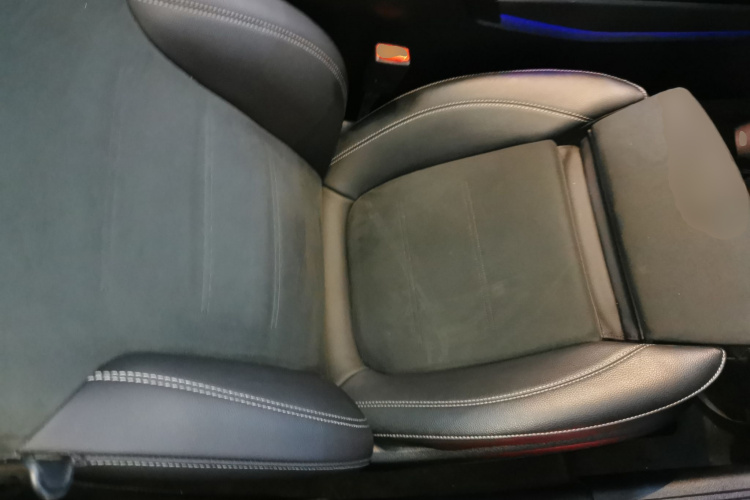 奔驰A级 2021款 A 200 L 运动轿车时尚型局部细节41