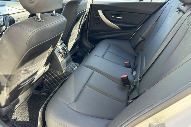 宝马3系 2016款 316i 时尚型中控内饰7004