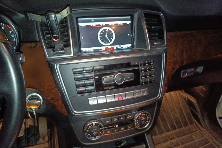 奔驰M级 2012款 ML 350 豪华型局部细节16