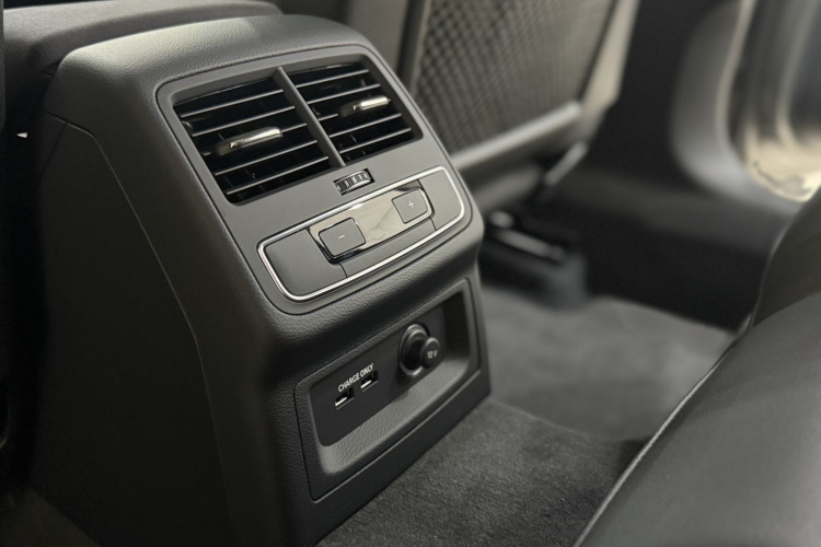 奥迪A4(进口) 2024款 Avant 40 TFSI 时尚运动型中控内饰7006