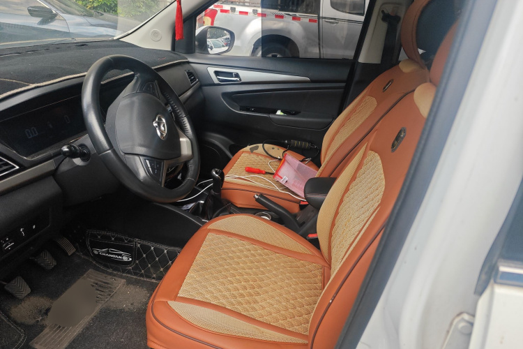 长安凯程 长安欧尚A600 2016款 1.5L 手动豪华型7座中控内饰19