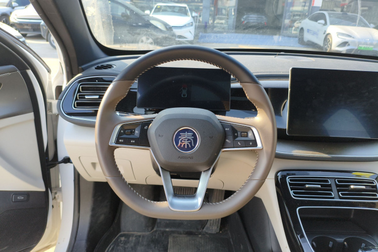 比亚迪 秦PLUS 2024款 荣耀版 DM-i 120KM领先型中控内饰13