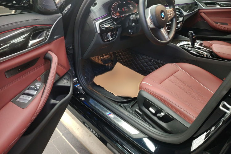 宝马5系 2022款 改款二 525Li M运动套装中控内饰7003