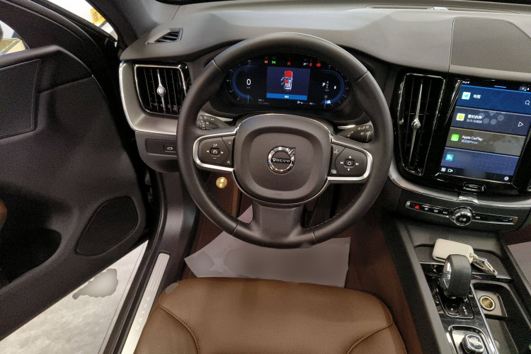 沃尔沃XC60 2025款 B5 四驱智逸豪华版中控内饰13