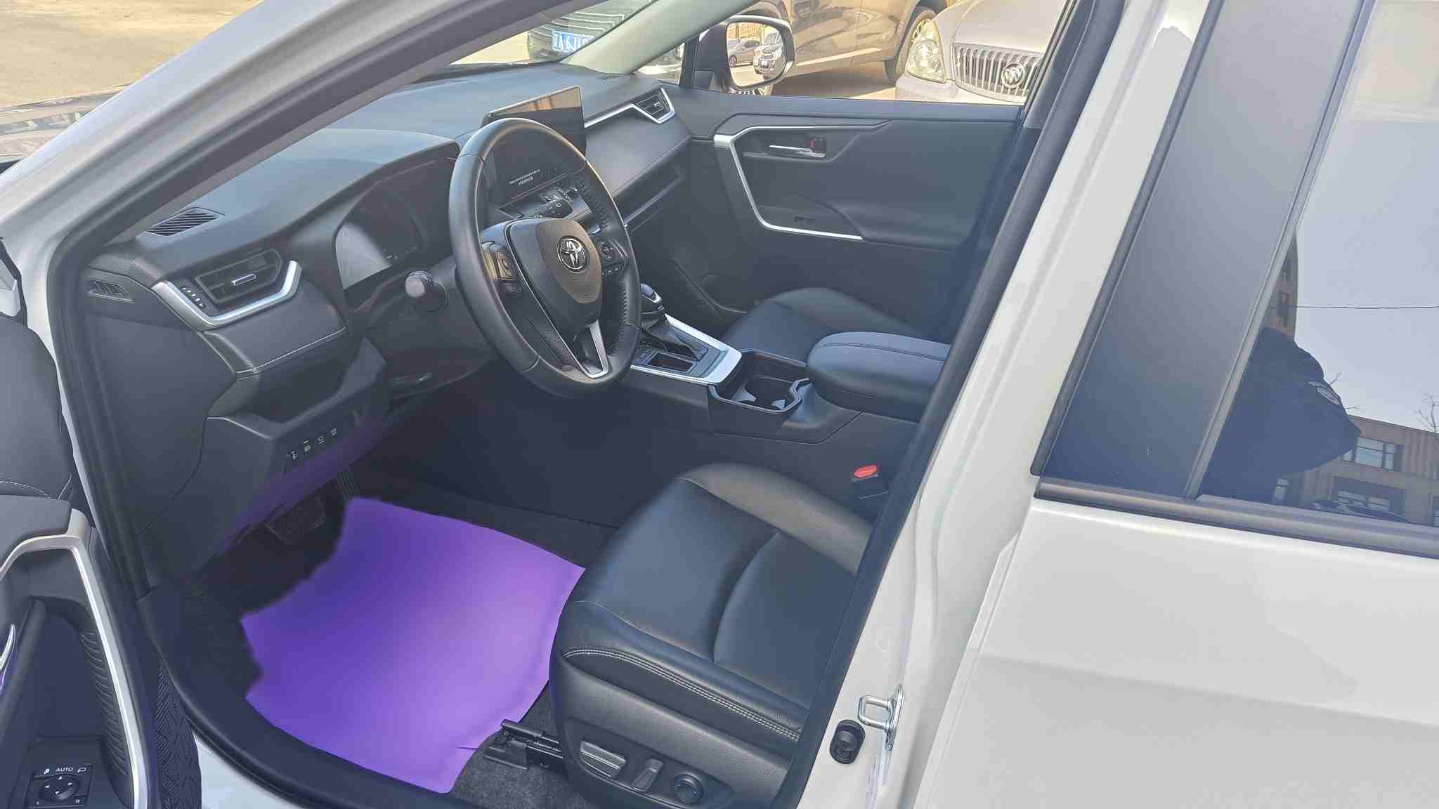 RAV4荣放硬朗前脸特写
