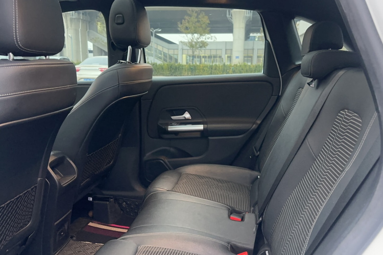 奔驰B级 2021款 B 200 动感型中控内饰7003