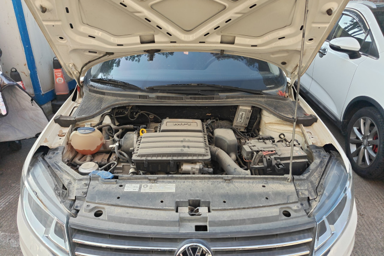 大众 桑塔纳 2021款 1.5L 自动风尚版机舱底盘24