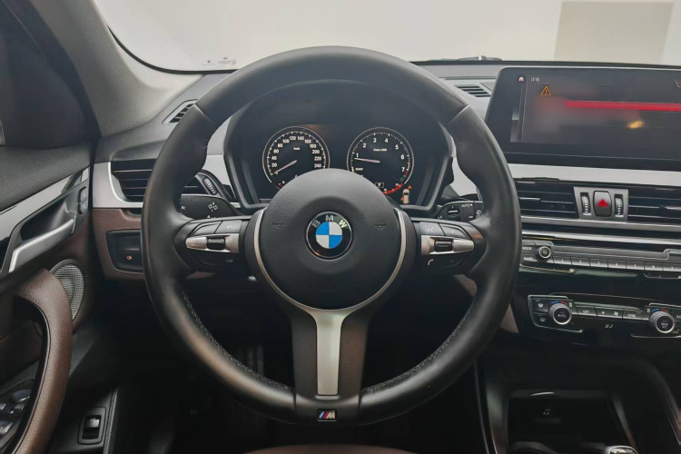 宝马X1 2021款 改款 sDrive25Li 领先型中控内饰13