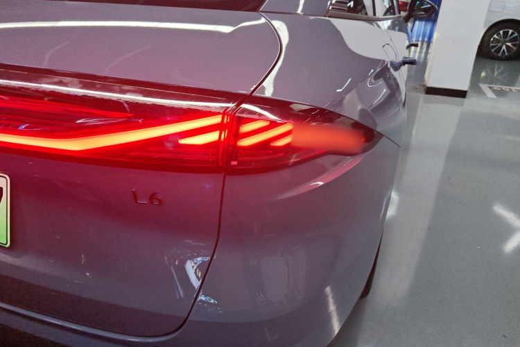 吉利银河 银河L6 2024款 125km PLUS 龙腾版车身外观9