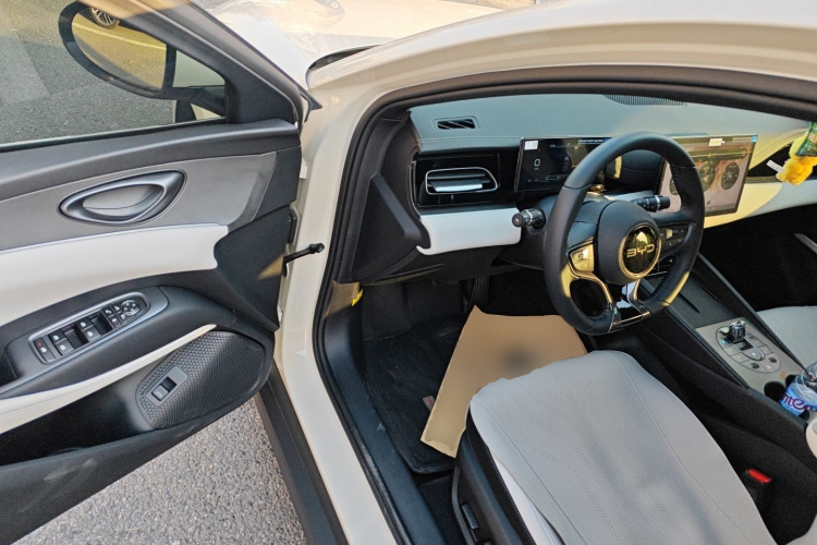 比亚迪 海豹06新能源 2024款 DM-i 80KM尊贵型中控内饰20