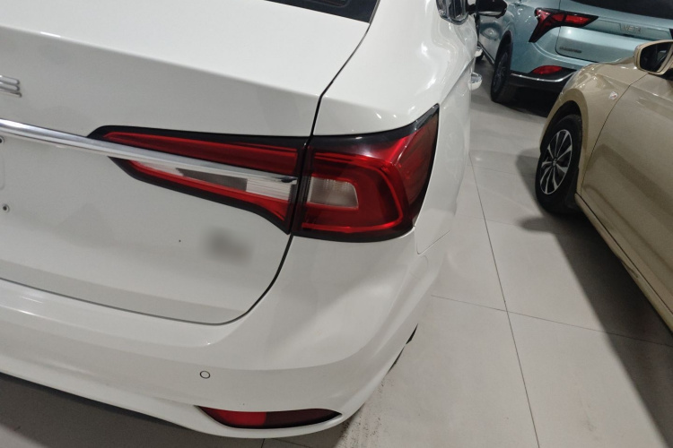 荣威i5 2019款 1.5L 自动4G互联领豪旗舰版车身外观9