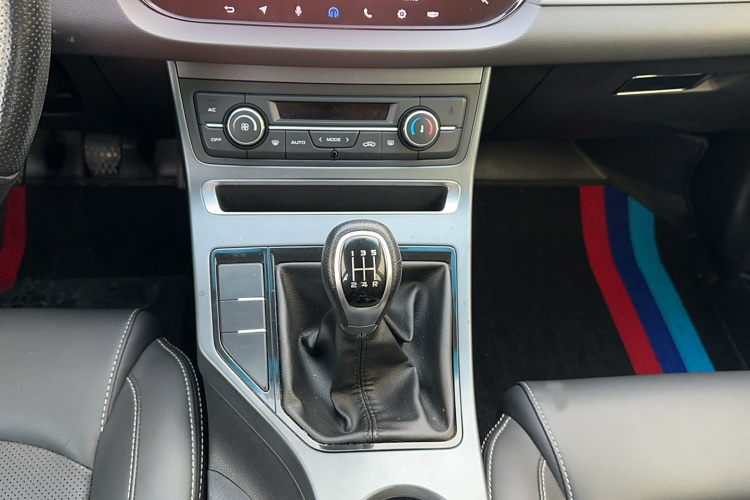 吉利汽车 帝豪 2018款 1.5L 手动向上互联版局部细节18