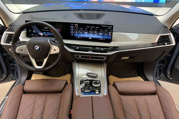 宝马X7 2023款 xDrive40i 领先型豪华套装中控内饰7002