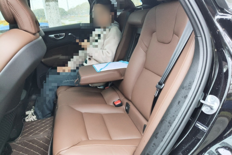 沃尔沃XC60 2025款 B5 四驱智远豪华版中控内饰21