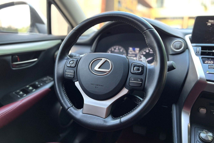 雷克萨斯NX 2018款 200 前驱 锋行版 国VI中控内饰7002