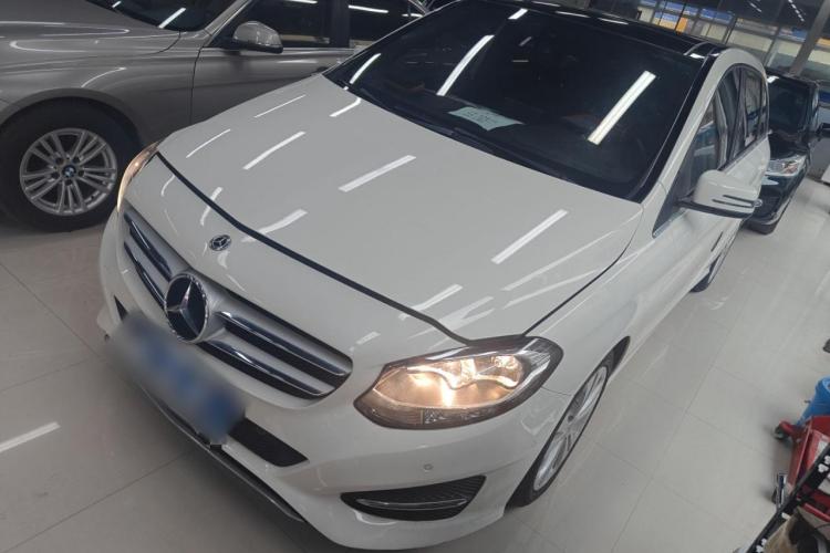 奔驰B级 2019款 B 200 动感型车身外观1