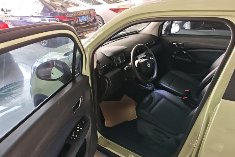 零跑汽车 零跑T03 2022款 耀金版中控内饰7003