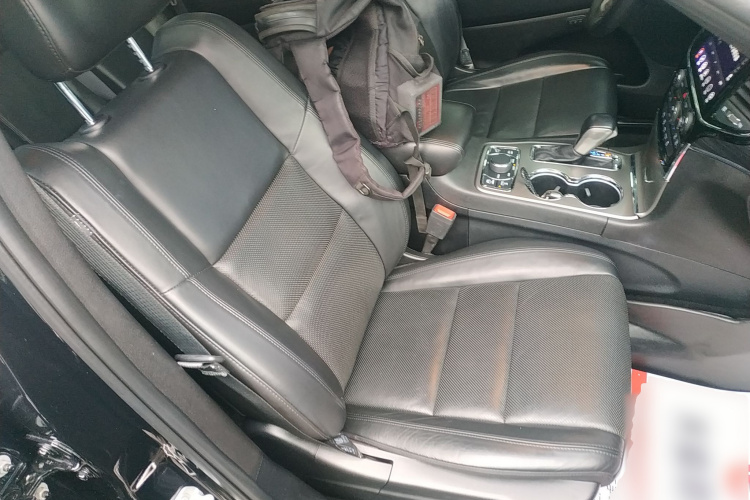 Jeep 大切诺基(进口) 2020款 3.0L 精英导航版局部细节41