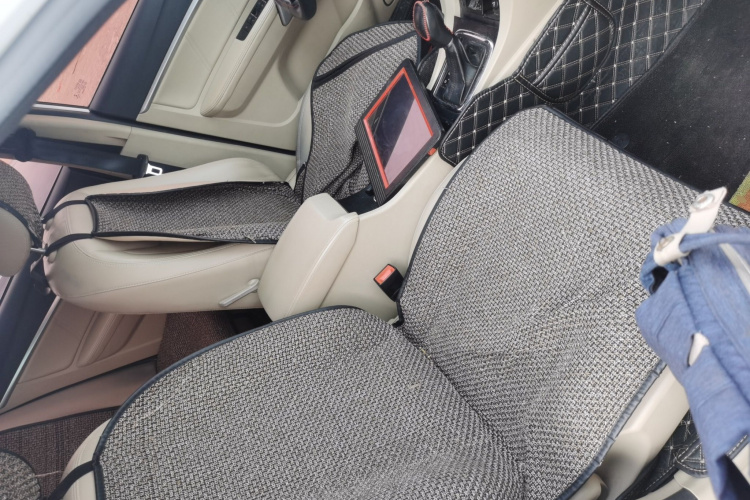 吉利汽车 帝豪 2017款 三厢百万款 1.5L CVT豪华型局部细节41