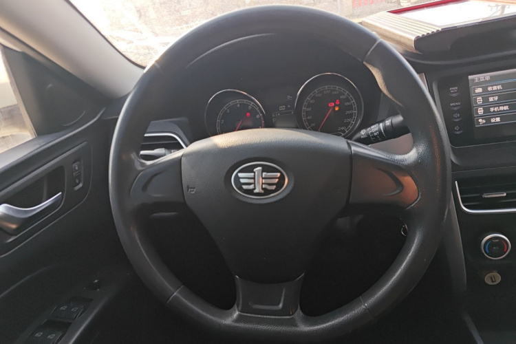 奔腾B30 2016款 1.6L 自动十周年纪念版中控内饰13