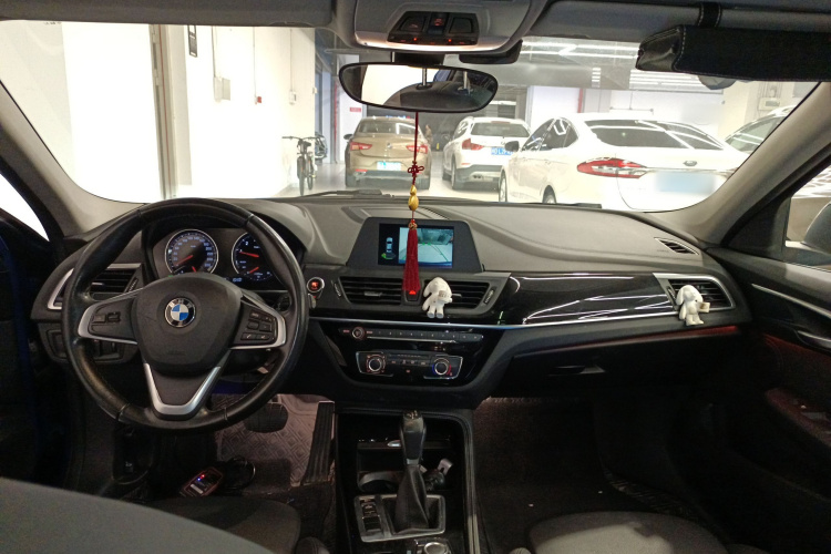 宝马1系 2018款 118i 运动型中控内饰12