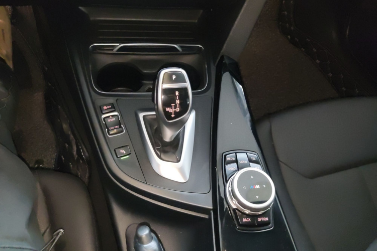 宝马3系 2017款 320Li M运动型局部细节18