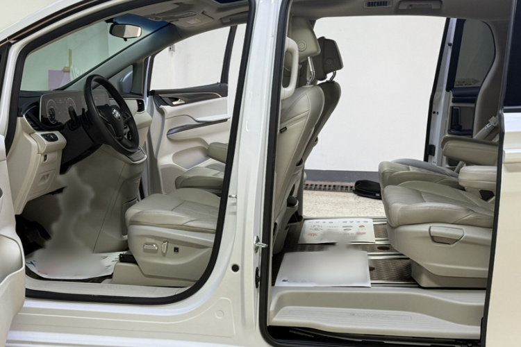 别克GL8 2023款 ES陆尊 舒适型中控内饰7003