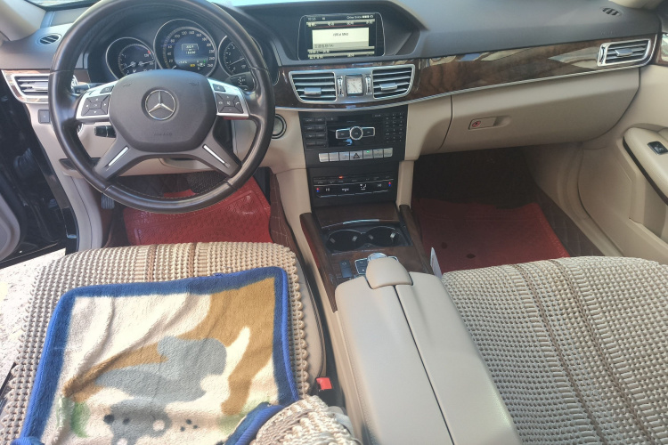奔驰E级 2015款 E 200 L中控内饰12