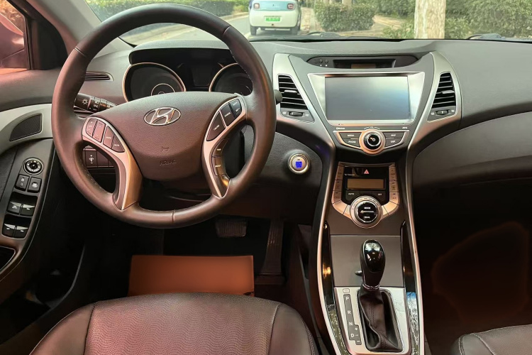 现代 朗动 2013款 1.6L 自动尊贵型车身外观6007