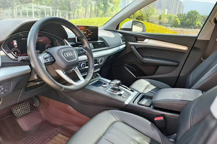 奥迪Q5L 2020款 改款 40 TFSI 荣享时尚型中控内饰7003