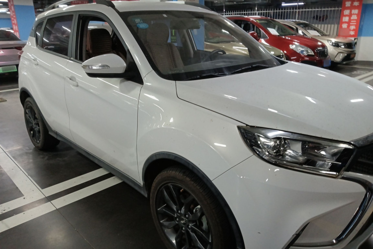 陆风X2 2017款 1.6L 自动劲锐版车身外观3