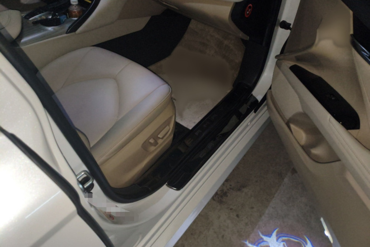 丰田 凯美瑞 2018款 双擎 2.5HG 豪华版局部细节9005