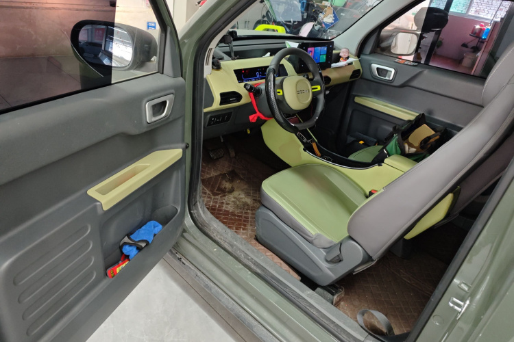 吉利银河 2024款 200km 熊猫骑士中控内饰20