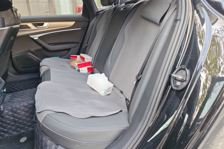 奥迪A6L 2024款 40 TFSI 豪华动感型中控内饰21