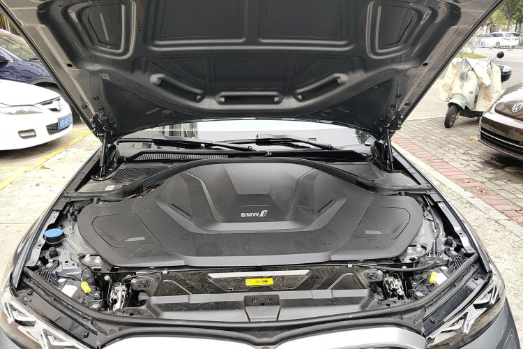 宝马i3 2022款 eDrive 35 L机舱底盘24