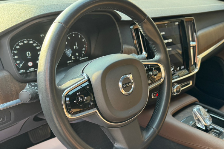 沃尔沃V90 2021款 Cross Country B5 AWD 智远版中控内饰7013