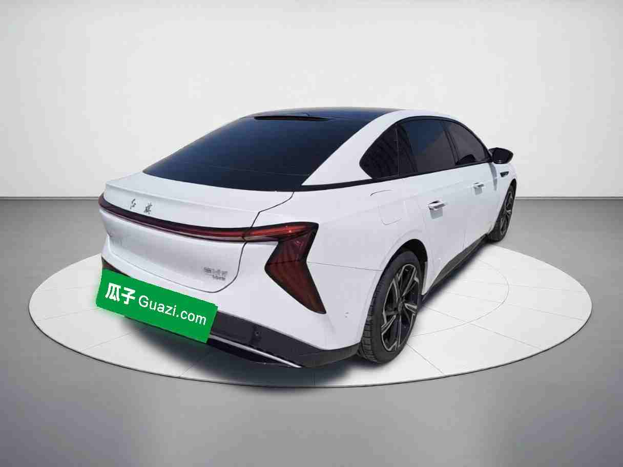 车辆右后45度外观展示