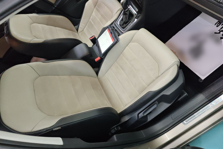 大众 高尔夫 2017款 230TSI 自动豪华百万辆纪念版局部细节41