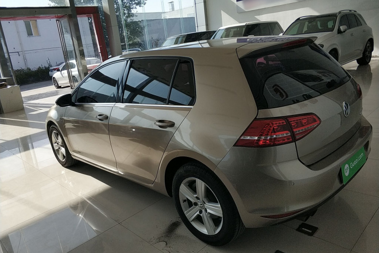 大众 高尔夫 2016款 230TSI 自动舒适型车身外观4