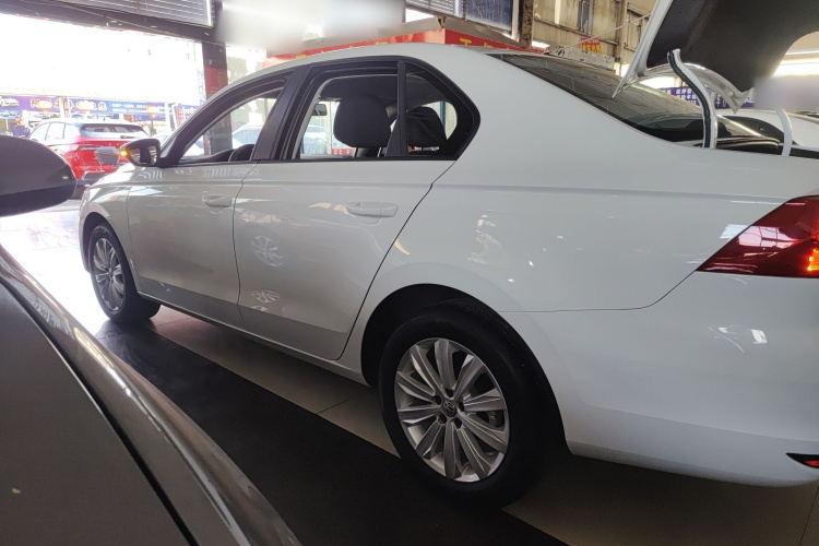 大众 2019款 改款 宝来·传奇 1.5L 自动时尚型 国VI车身外观4