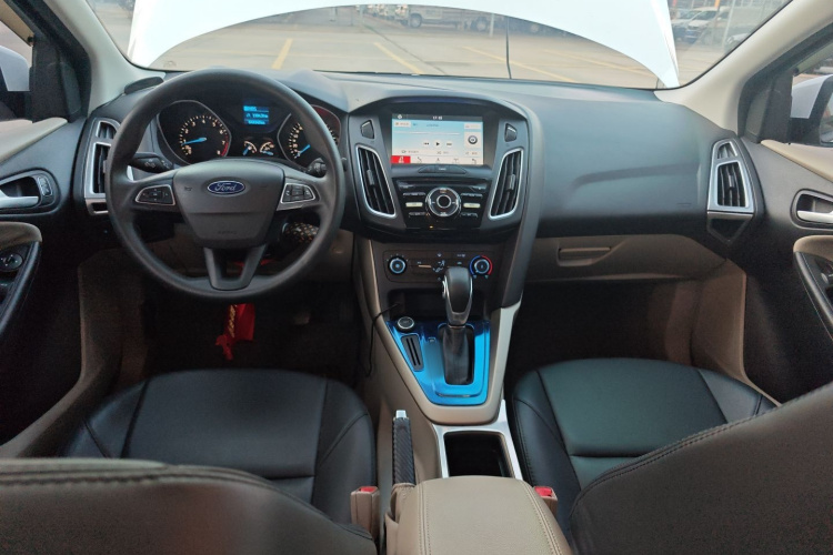 福特 福克斯 2018款 三厢经典 1.6L 自动舒适型智行版中控内饰12